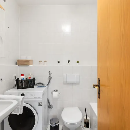 Goltan In - Zentral, Wifi, Parkplatz Apartment