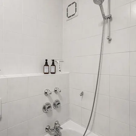Goltan In - Zentral, Wifi, Parkplatz *